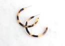 Blonde Tortoise Shell Half Hoops 35mm, 1 pair, Large Thin Hoop Earring White Marble Resin Delicate Hoops Circle Acetate Earring EAR018-35-BT