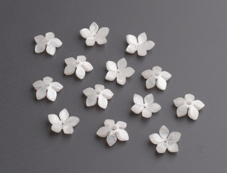 4 Tiny Pearl White Flower Bead Caps, 1 Hole, Imitation Mother of Pearl, Mini Daisy Bead Caps, For Hair Accessories, Cabochons, Studs, Acrylic, 12mm